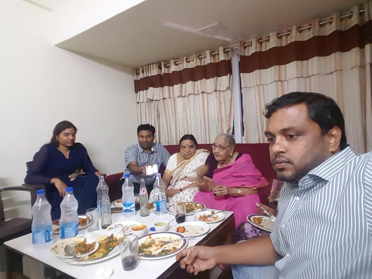 Hotel Surya Palace Kottagudem Eksteriør billede