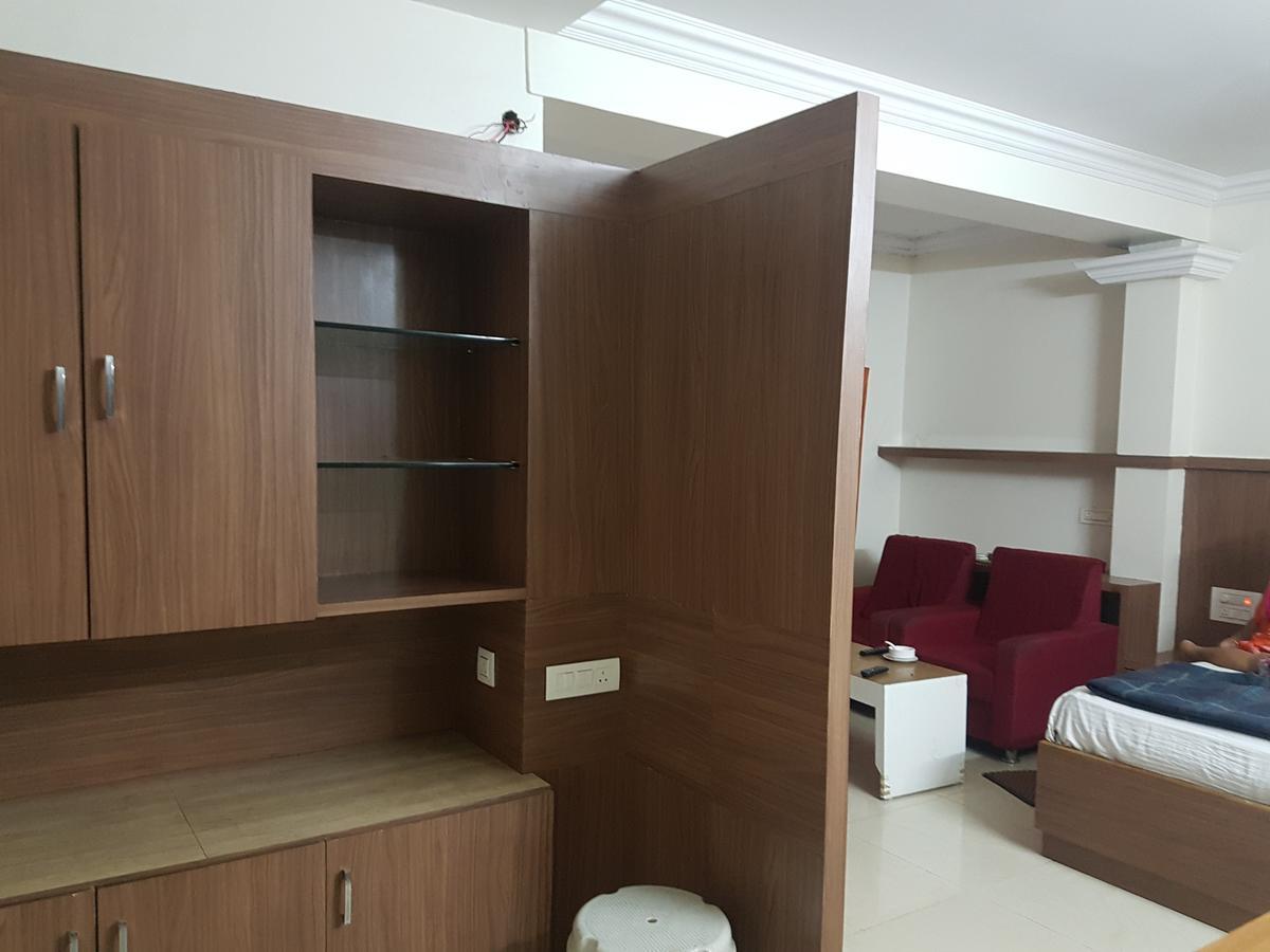 Hotel Surya Palace Kottagudem Eksteriør billede