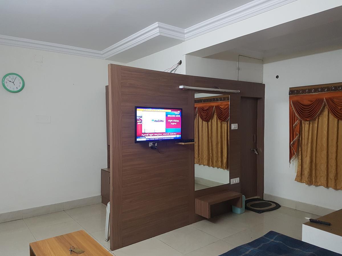 Hotel Surya Palace Kottagudem Eksteriør billede