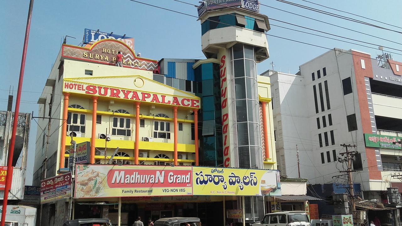 Hotel Surya Palace Kottagudem Eksteriør billede
